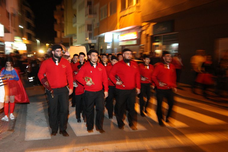 En Granadilla de Abona hubo música, castañas y corrieron los cacharros por San Andrés