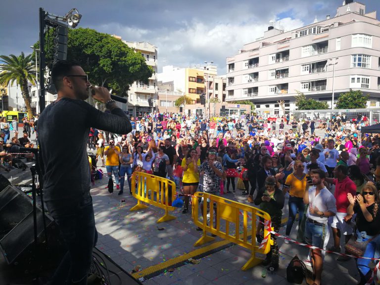 Multitudinario ‘Carnaval de Día’ en El Médano con Edwin Rivera, Jadel, El Morocho y Pepe Benavente