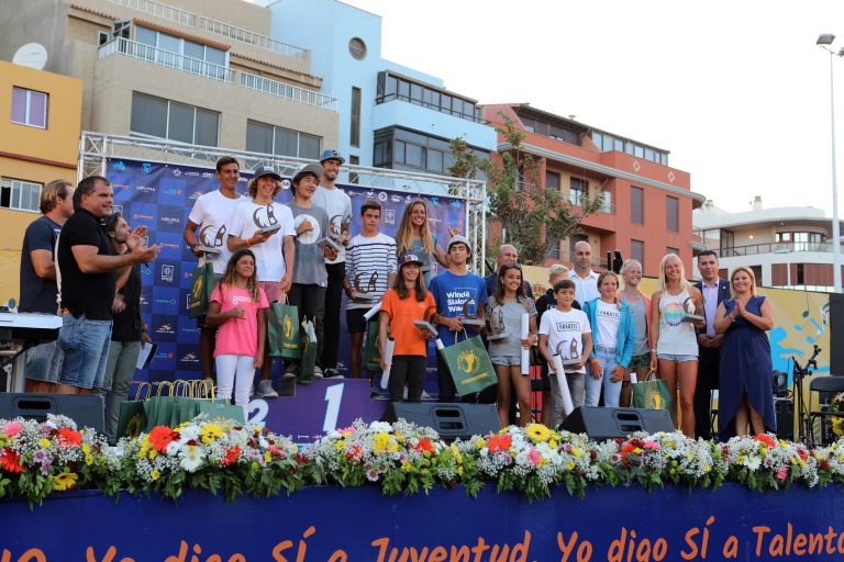 La ceremonia de clausura de la PWA Tenerife 2018 vibró con los campeones
