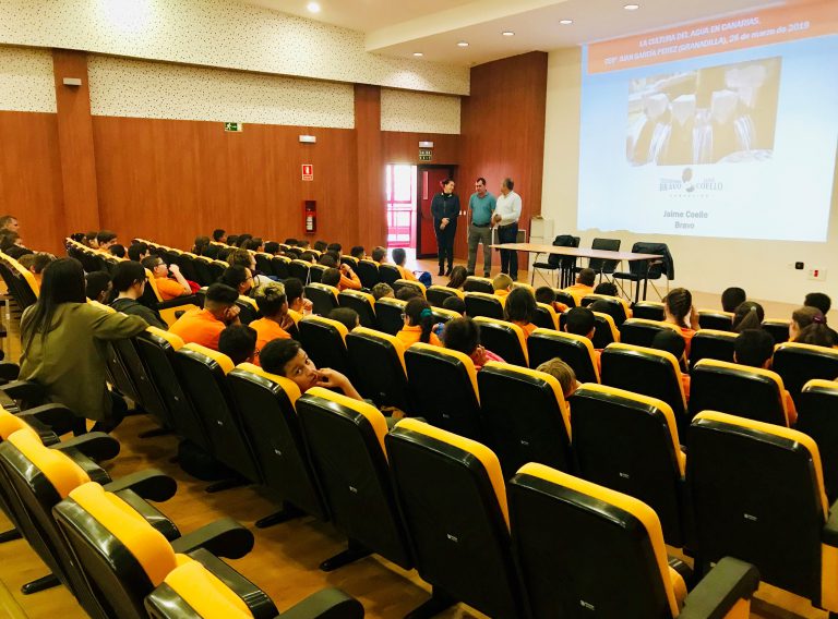 Granadilla de Abona conciencia a los escolares sobre hábitos de uso responsable del agua para consumo humano