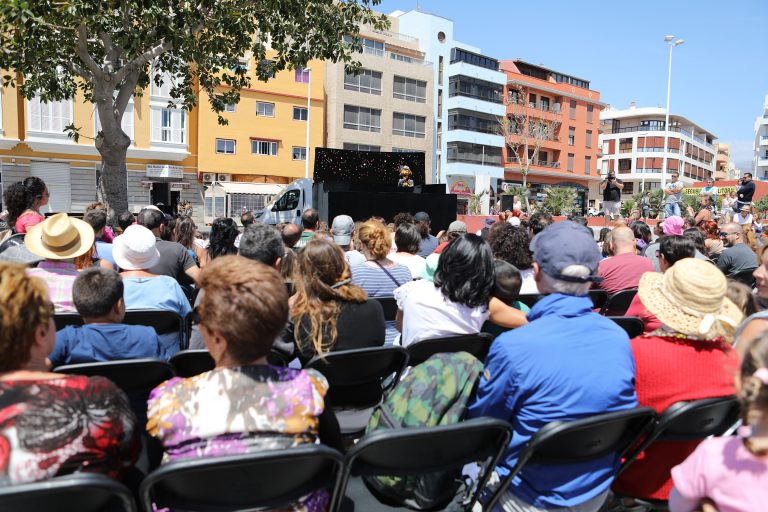 Numeroso público disfrutó ayer domingo de la literatura, el teatro y la poesía en la II Feria del libro