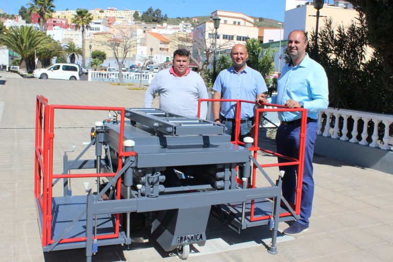 El Ayuntamiento adquiere un elevador eléctrico para el cementerio municipal
