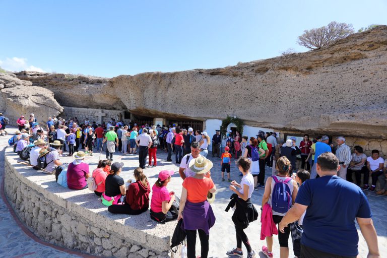 El Festival de los Pueblos hace vibrar la bahía de El Médano en su 25 aniversario