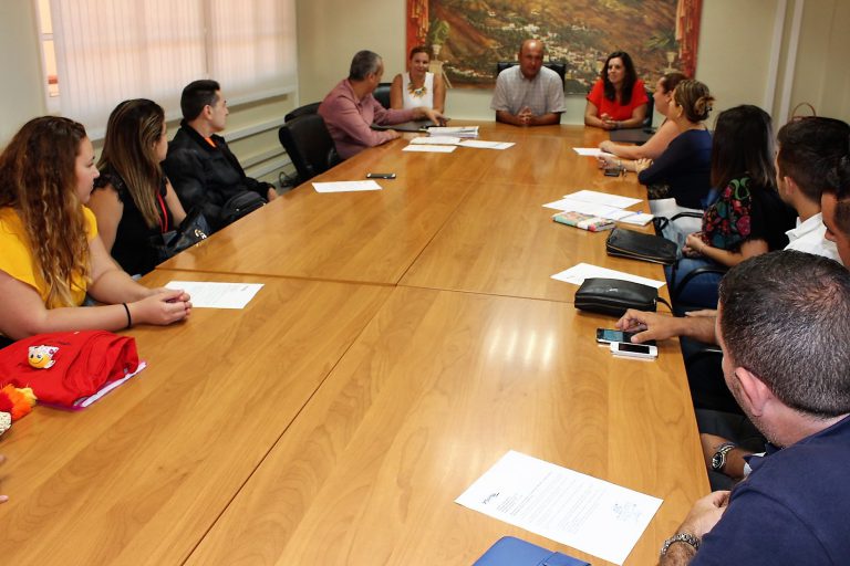Cinco asociaciones del municipio reciben 24.692 euros por impulsar el reciclaje de envases ligeros