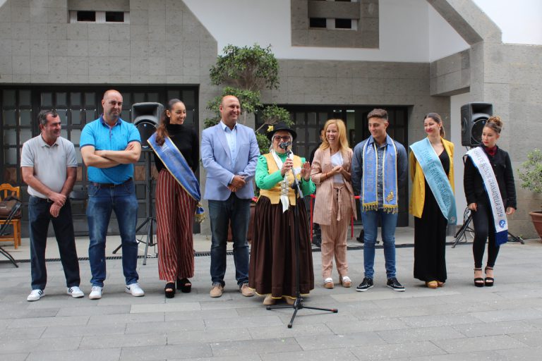 Rosa Espínola, premio ‘Granadilla Artesana’ por su labor textil en el municipio