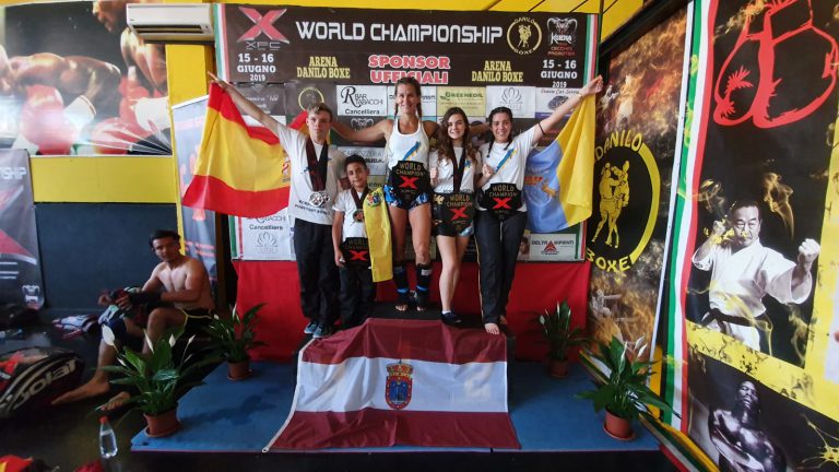Cuatro medallas de oro y una de plata del Campeonato del Mundo se otorga la escuela de kickboxing de Mar Rodríguez