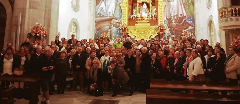 Dos centenares de mayores participan en la tradicional ofrenda floral a la Virgen de Candelaria