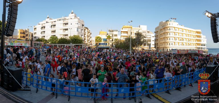 La bahía de El Médano vibró con el Carnaval de Cuba