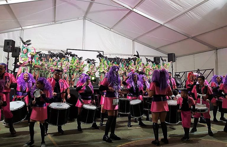 ‘Kuliquitacas’ y ‘Blankisur’ lucen sus fantasías en el Carnaval granadillero