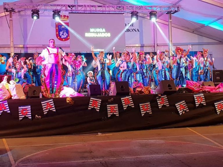 La murga Rebujados se presenta en el carnaval granadillero con la fantasía ‘ Cuanto más te miro, más veo a la Negra Tomasa’