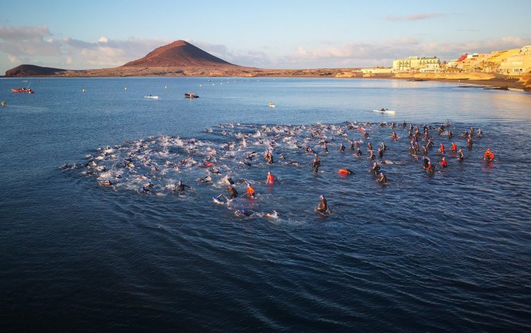 Triunfos de los tinerfeños Ricardo Hernández y Dácil Hernández en el Triatlón Olímpico El Médano