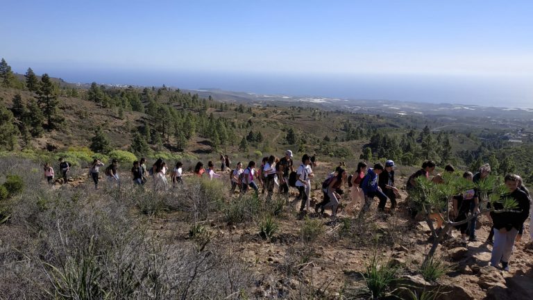El Ayuntamiento acerca el patrimonio natural a los jóvenes del municipio a través de rutas guiadas