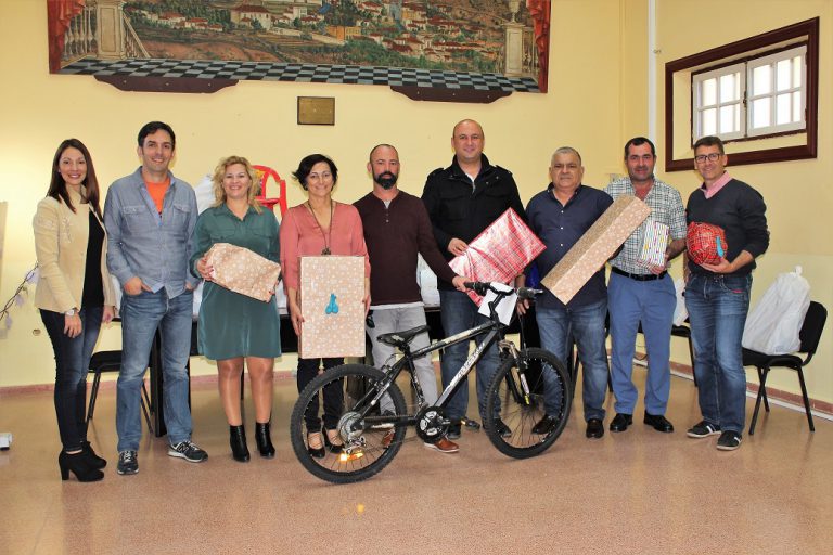 El colectivo de taxistas solidario con los menores del municipio