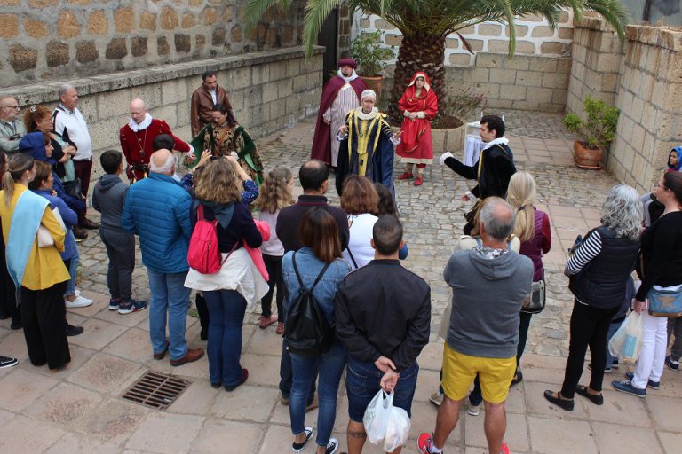 El teatro de calle nos traslada al siglo XV por diferentes puntos de la Villa histórica de Granadilla de Abona