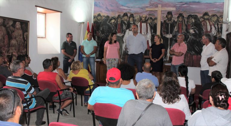 Emplean a 30 personas en un plan del fomento del sector agrario y la regeneración de las medianías