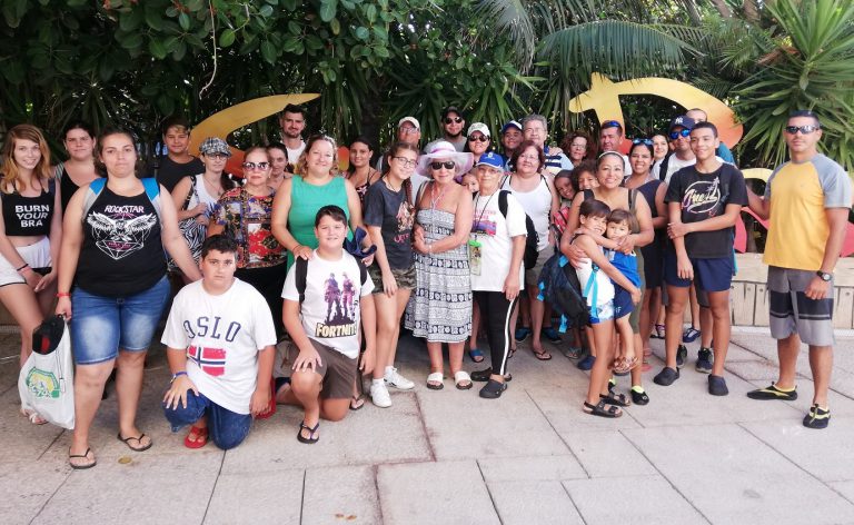 El Siam Park recibe la visita de cuarenta granadilleros