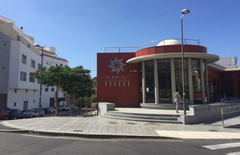 El entorno del SIEC y la avenida Santa María de la Cabeza estrenan nueva iluminación