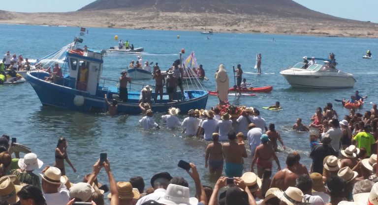 Un total de 42 carrozas se suman a la XIV Romería Barquera de El Médano el domingo