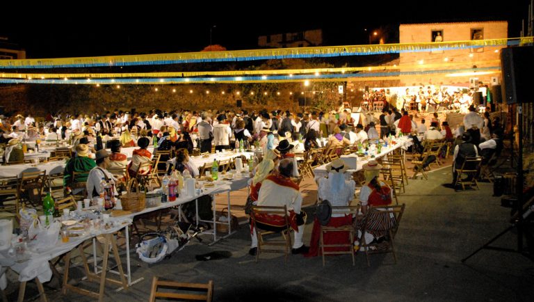 Charco del Pino comienza sus fiestas y celebra este sábado su XV Baile de Taifa