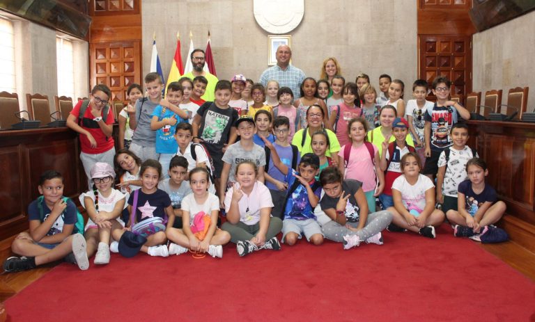 Alumnado del colegio isorano ‘La Era’ conoce el patrimonio histórico y cultural del municipio