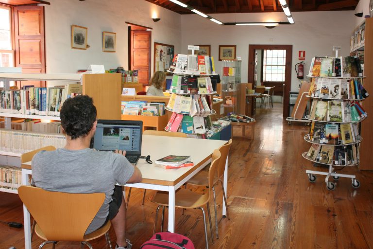 El ‘Día de la Biblioteca’ se celebra con funciones de teatro de títeres para la familia