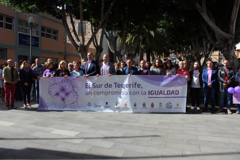 El Ayuntamiento declara tres días de luto oficial por el acto de violencia de género ocurrido en el municipio