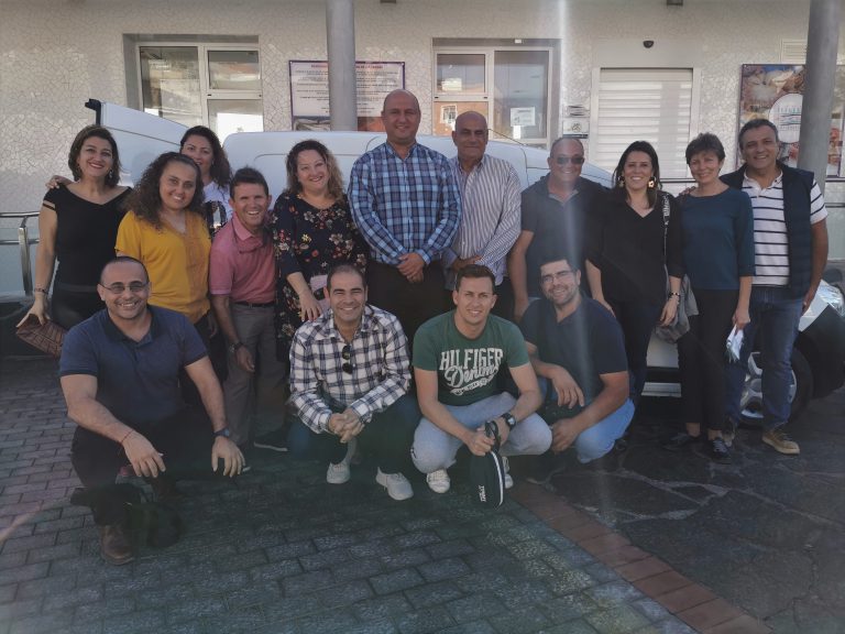 El Ayuntamiento dota a la lonja pesquera de Los Abrigos con un nuevo vehículo con motor de refrigeración