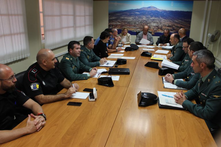 El Ayuntamiento celebra su junta local de seguridad para abordar la coordinación y luchar contra el intrusismo