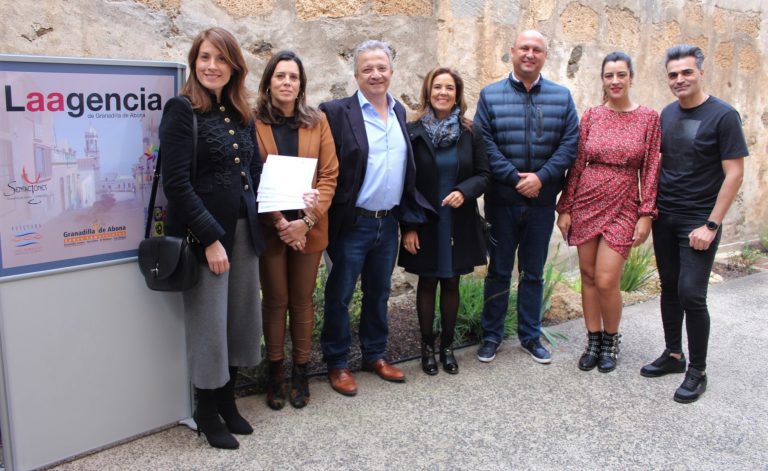 El Ayuntamiento entrega los premios a los comercios ganadores del concurso de escaparatismo