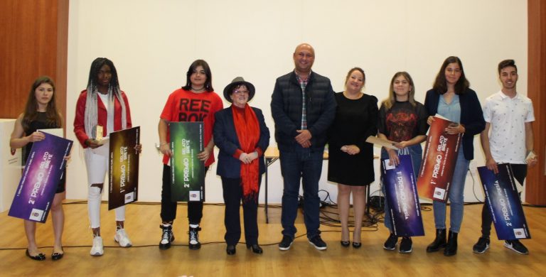 Isabel Medina entrega los premios literarios que llevan su nombre en Granadilla de Abona