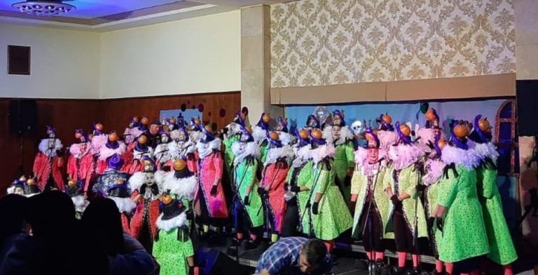 La murga Pk-2 presentó su nueva fantasía en su décimo aniversario