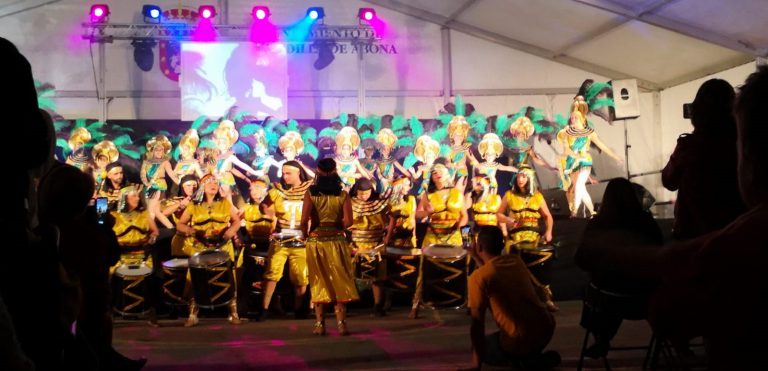 ‘Kuliquitacas’ y ‘Blankisur’ muestran sus fantasías en el Carnaval granadillero