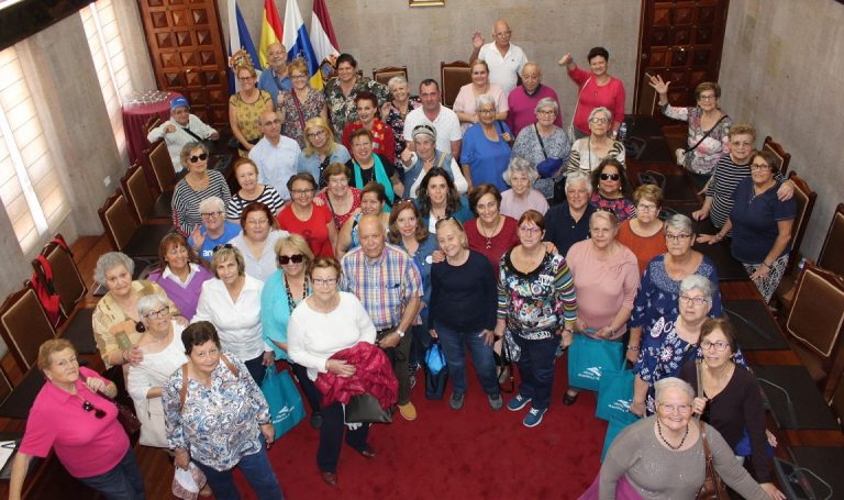 Granadilla de Abona recibe a la tercera edad de Santa Cruz con motivo del programa ‘Nuestros guías, los mayores’