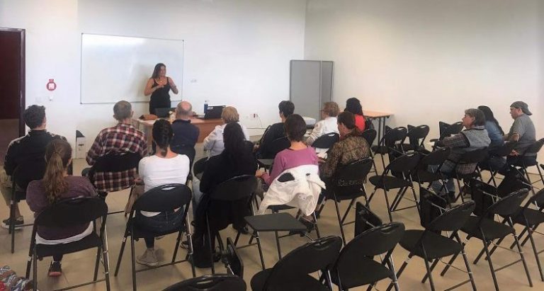 Una veintena de emprendedores participan en el taller informativo dirigido al trabajador autónomo