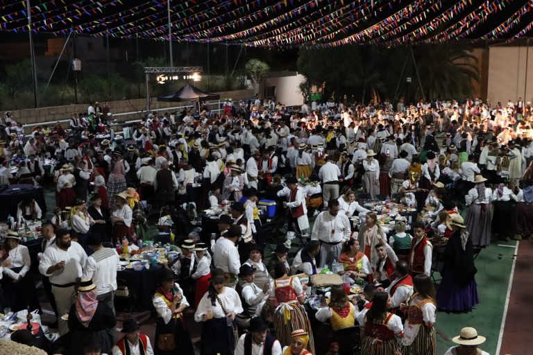 El Baile de Taifas celebra su XXII edición en la plaza y entorno de la iglesia de San Antonio de Padua