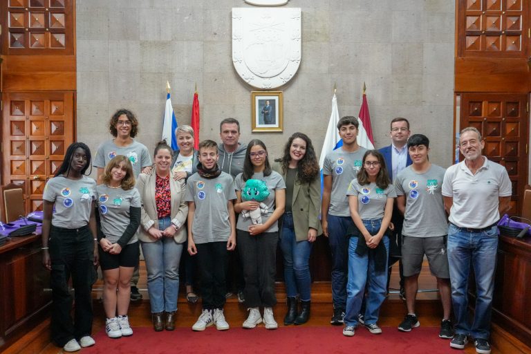 Nueve estudiantes del IES Granadilla, ganadores del Campeonato de España de Robótica Aeroespacial, representarán a España en Holanda