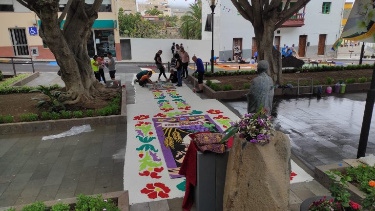 El Corpus Christi llenó de colorido las principales calles de la Villa Histórica de Granadilla de Abona
