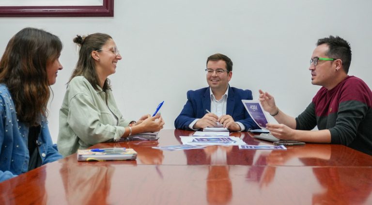 El Ayuntamiento estrecha lazos de colaboración con la Asociación de Enfermos de Crohn y Colitis Ulcerosa de Canarias
