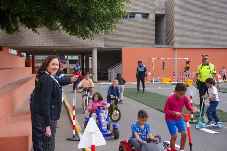 Los colegios son objeto de una campaña de seguridad vial por parte de la Policía Local