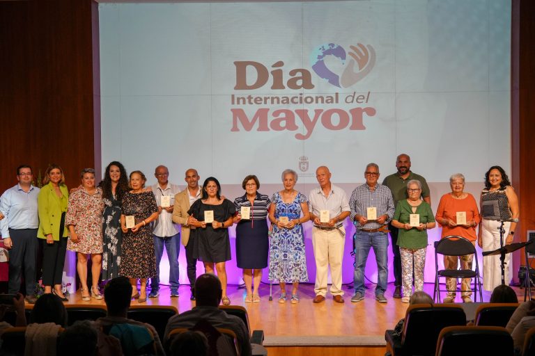 El Ayuntamiento reconoce la labor de las asociaciones de mayores en su día