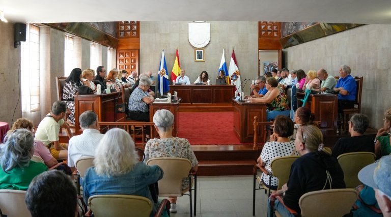 El Ayuntamiento celebra el primer pleno del mayor en el municipio