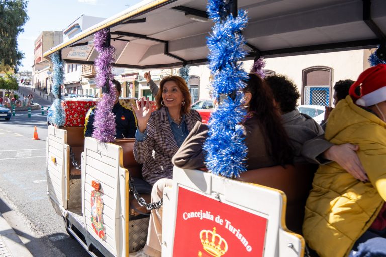 2.600 personas se subieron al tren turístico navideño por el casco histórico