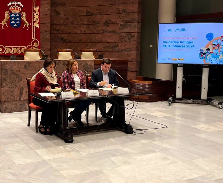 Granadilla de Abona rubrica su compromiso por la defensa de los derechos de los menores y adolescentes