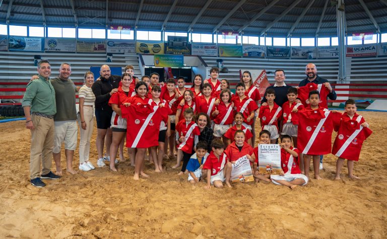 La Escuela de Lucha Canaria de Granadilla de Abona estrena ropa de brega