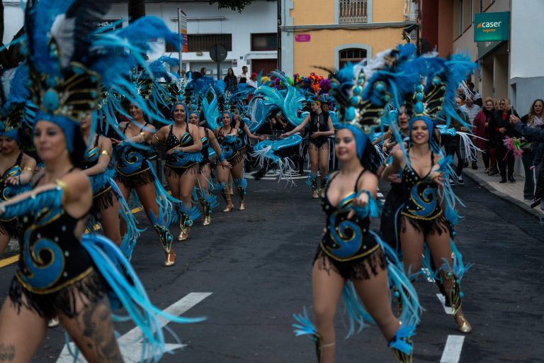 El Gran Coso Apoteosis del Carnaval llenó de color y ritmo las calles del casco histórico de Granadilla de Abona