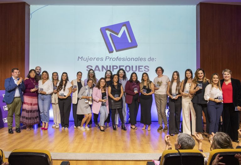 Granadilla de Abona reconoce la labor de las mujeres profesionales de las escuelas infantiles