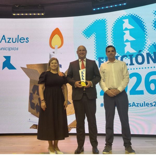 Granadilla de Abona recibe la distinción ‘Pajarita Ilustre’ y consolida nueve años de liderazgo en reciclaje de papel y cartón en Canarias