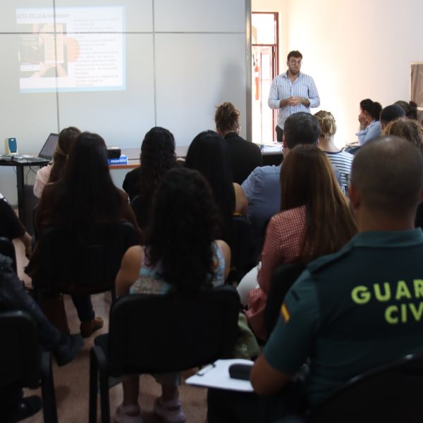 Granadilla de Abona reúne a centros educativos, entidades y profesionales en una jornada de trabajo de la Comisión Municipal de Infancia, Adolescencia y Familias