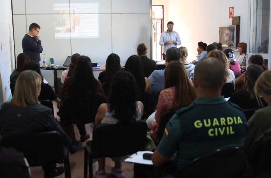 Granadilla de Abona reúne a centros educativos, entidades y profesionales en una jornada de trabajo de la Comisión Municipal de Infancia, Adolescencia y Familias