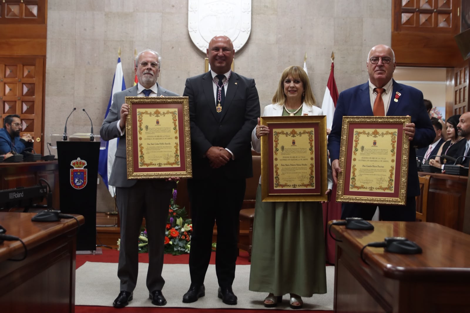 Granadilla de Abona premia con su Insignia de Oro a tres médicos por cuarenta años de vocación